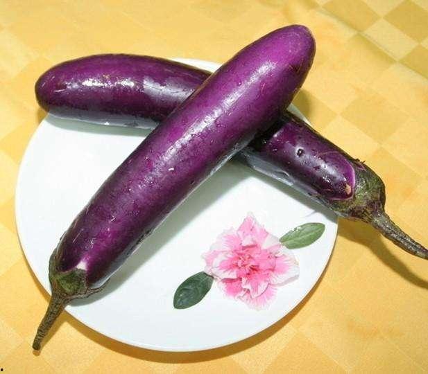 吃墨瓜大便红色,吃墨瓜导致大便红色之谜