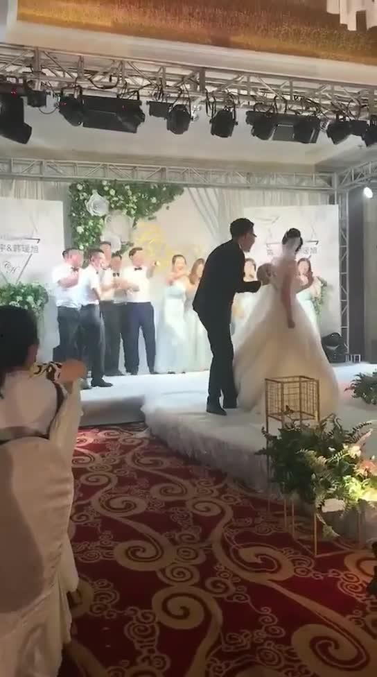 吃瓜里的伴郎,揭秘伴郎背后的故事