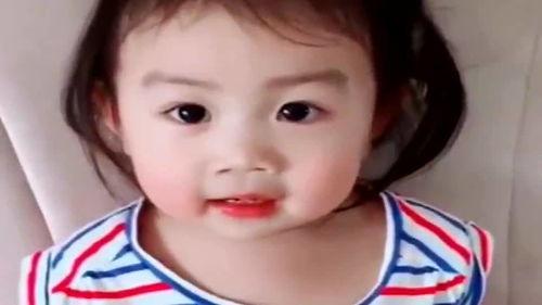 小萌娃吃瓜,萌态百出，萌化你的心